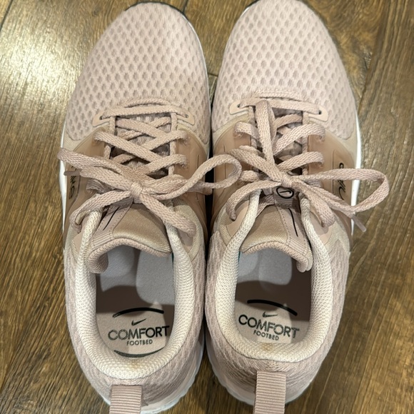 Nike - Picture 5 of 7